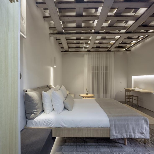 Bill & Coo Suites and Lounge