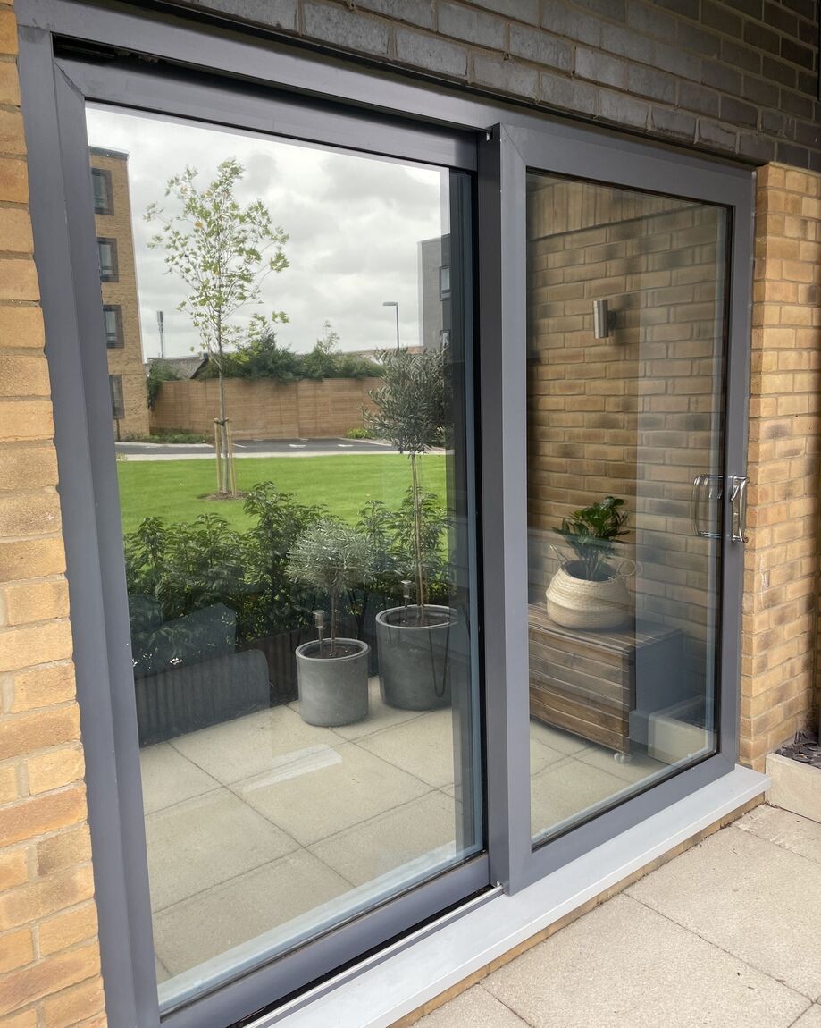 Mirrored window tint